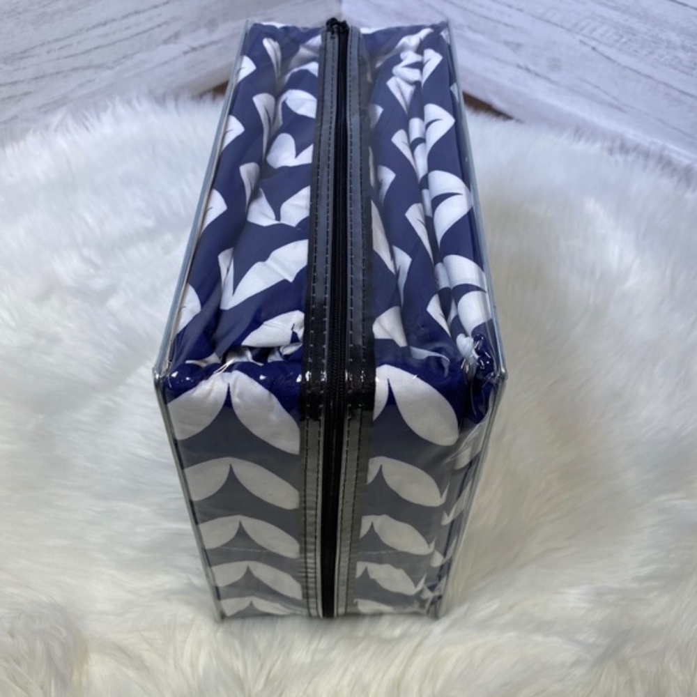 ⭐️SEE NEW LISTING⭐️King 4pc Navy Wave Bedsheets - Picture 3 of 5